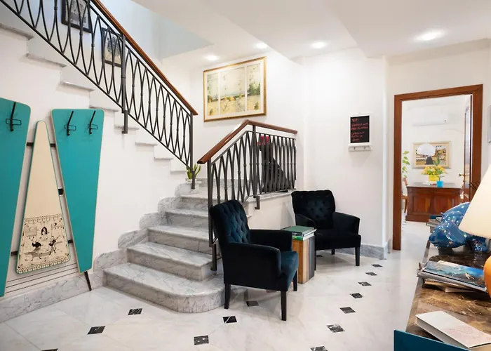 Relais La Lanterne Konukevi 4*